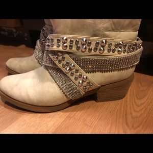 Knee high suede boots w rhinestone detail size 8!